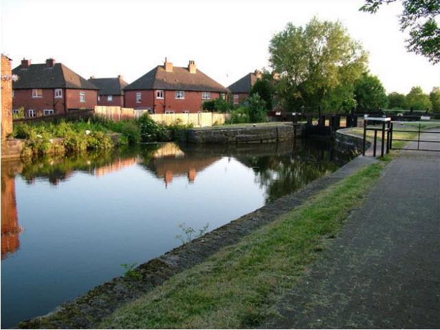 Flight of 7 Locks and Bridges Lock16